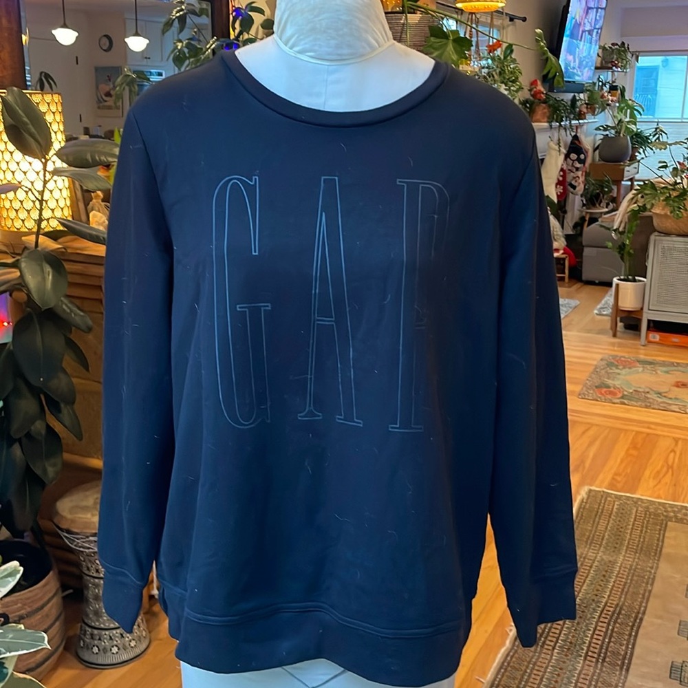 Black Classic Gap sweatshirt- L
